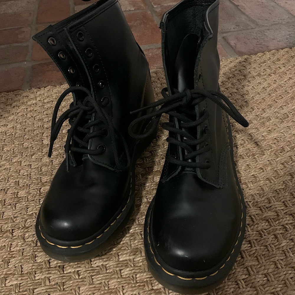 Great condition, have only been worn 3 times!